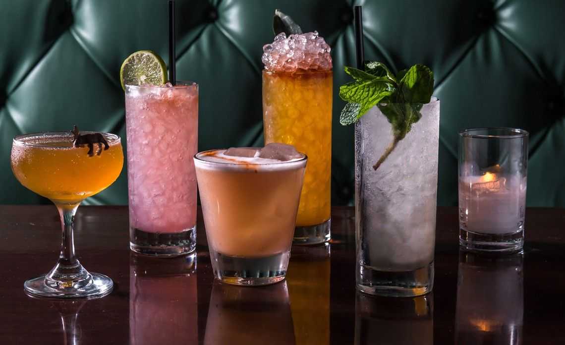 Французские напитки. Аперитив. Французские напитки. Оригинальная подача коктейлей. Французские напитки в ресторанах.