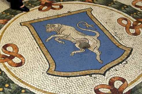 Мозаичное изображение быка в галереи Витторио Эммануэле II