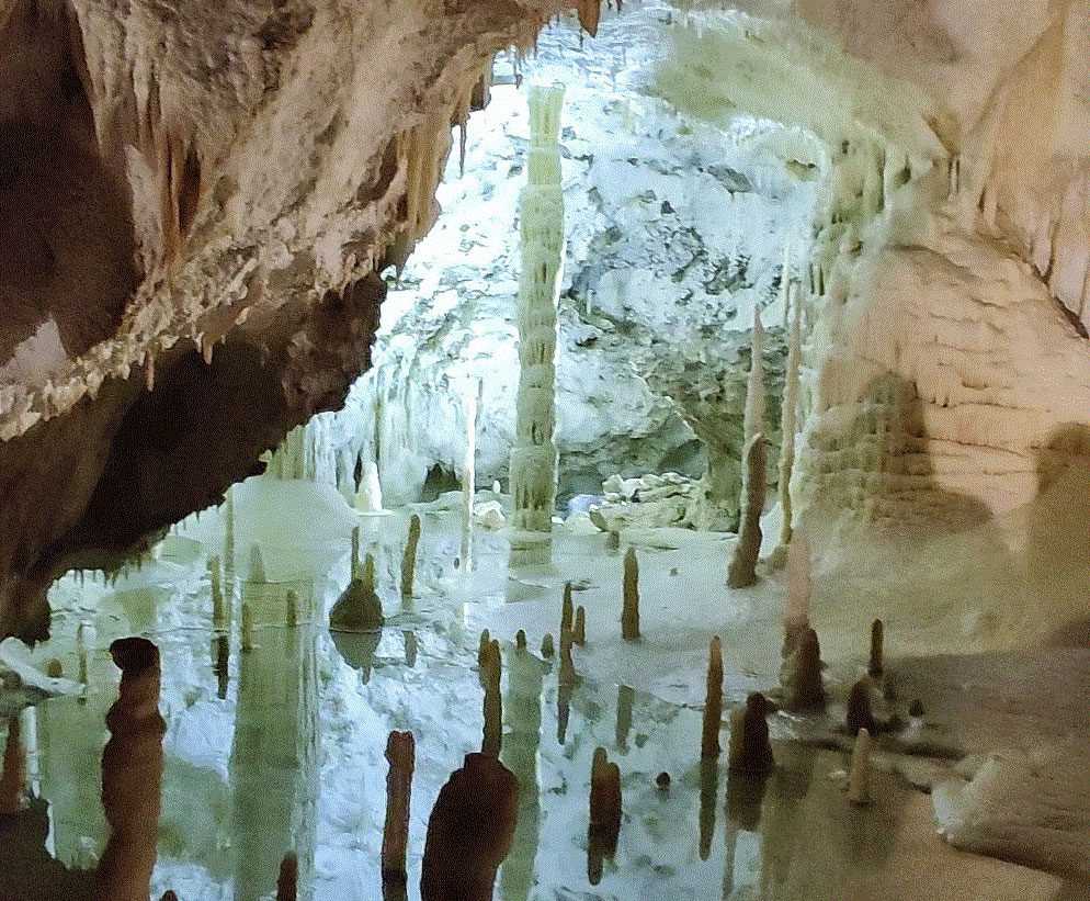 Grotte di Frasassi Марке