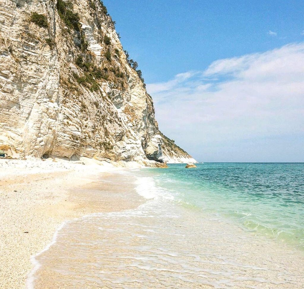 Spiaggia dei Sassi Bianchi