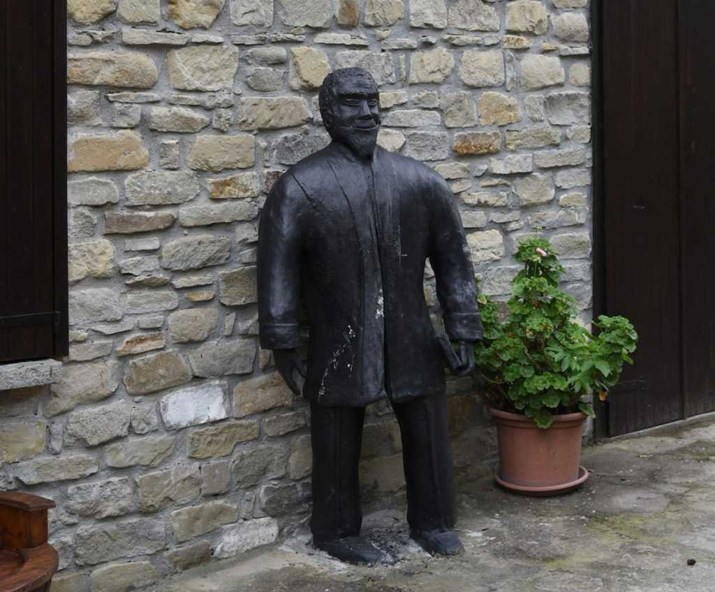 Статуи в Монтабоне